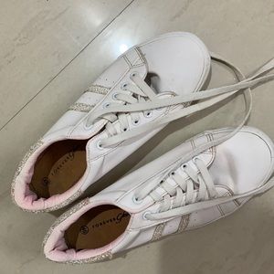pantaloons white sneakers